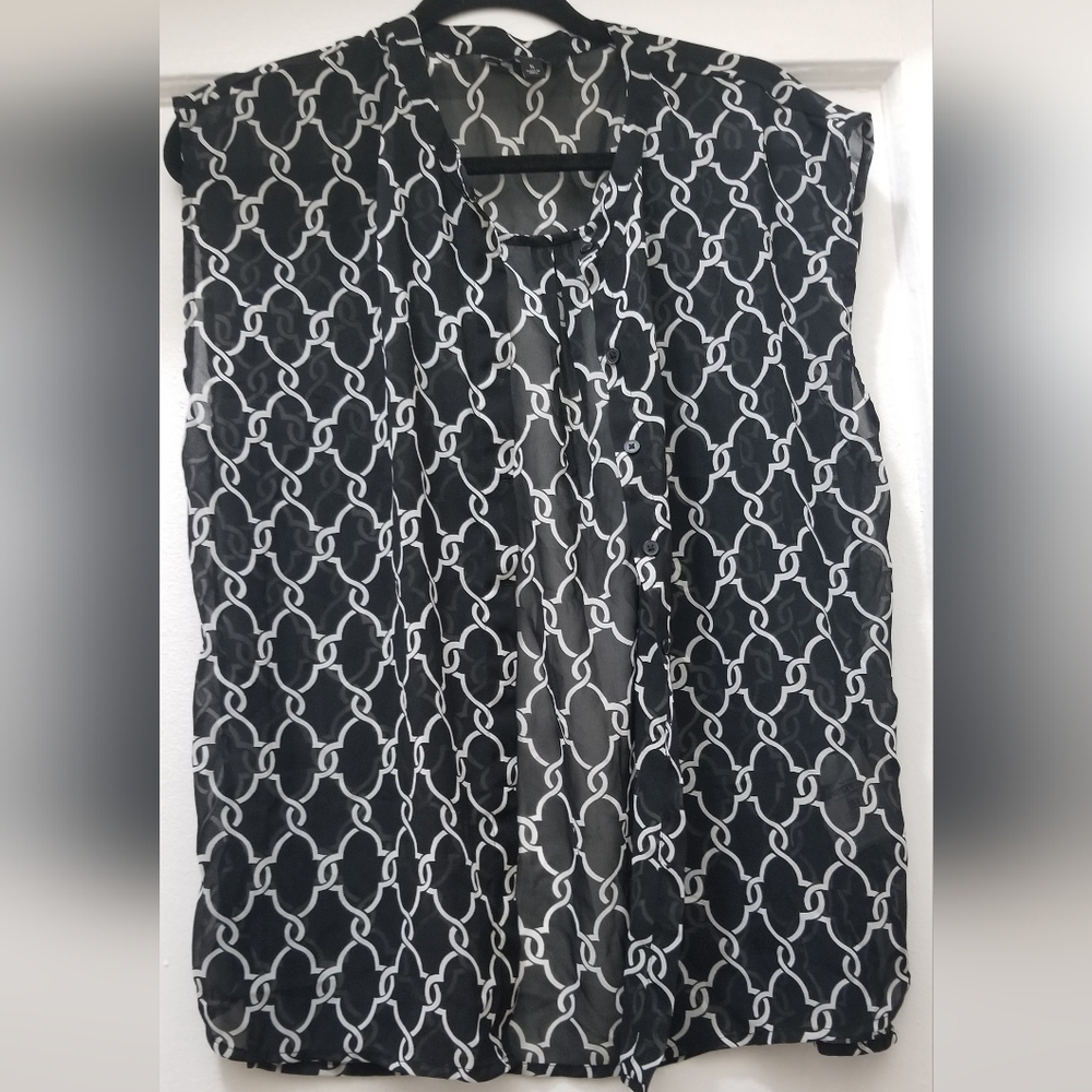 Banana Republic Factory Black and White Chainlink Sleeveless Blouse
